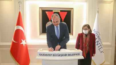 Eski Bakan Gül'den Gaziantep'e ziyaret 