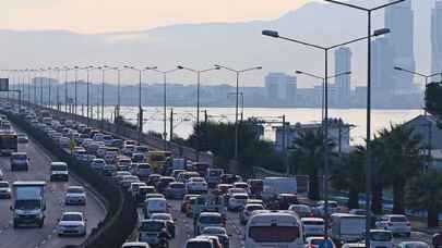 İzmir'de trafiğe kayıtlı araç sayısı Şubat ayı sonu itibarıyla 1 milyon 581 bin 818 oldu