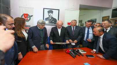 MANİSA - Kılıçdaroğlu, Manisa Gazeteciler Cemiyetini ziyaret etti