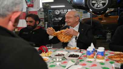 ANKARA - CHP Genel Başkanı Kılıçdaroğlu, oto sanayi çalışanlarıyla iftar yaptı (2)