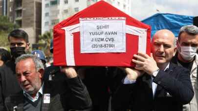 Bakan Soylu Adana'da şehit cenazesine katıldı