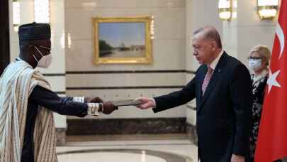 Büyükelçilerden Cumhurbaşkanı Erdoğan'a güven mektubu