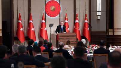 Cumhurbaşkanı Erdoğan ara tatil öncesinde eğitimcilerle iftarda buluştu
