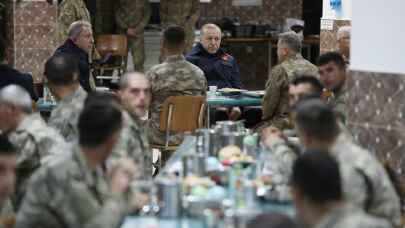 Cumhurbaşkanı Erdoğan’dan Hakkari'deki Mehmetçiğe iftar sürprizi
