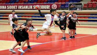 Hentbol Küçük Erkekler Türkiye Şampiyonası Karabük'te başladı