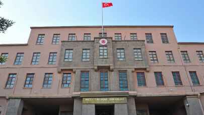 İstanbul Tuzla'da askeri alanda yangın söndürüldü