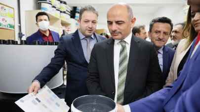 Kocaeli Hereke'de öğrenciler günlük 4 ton boya üretiyor
