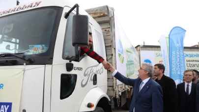 Sakarya Büyükşehir’in yardım tırları dualarla uğurlandı