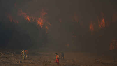 Bolu Valisi’nden Gerede’ye sıçrayan orman yangınına ilişkin açıklama: 123 kişiyi tahliye ettik