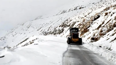Kahramanmaraş’ta kar ve tipi: 199 köy yolu ulaşıma kapandı, 1 ölü