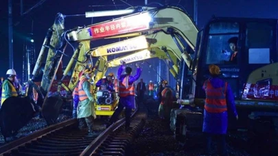 Demir yolu inşaatı çöktü! 13 işçi kayboldu