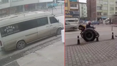 Karabük'te korkutan anlar kamerada: Motokurye kamyondan fırlayan lastiğe müdahale etti