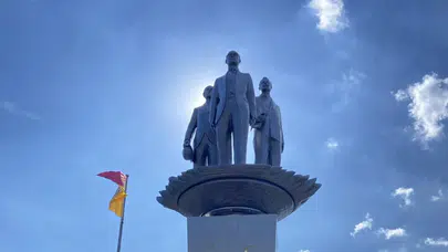 Galatasaray, dev Atatürk heykelinin açılışını yaptı