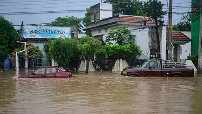 Meksika'yı sel vurdu: 27 ölü!