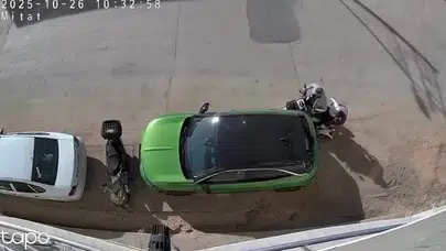 Bursa’da elektrikli bisiklet park halindeki araca çarpıp kaçtı