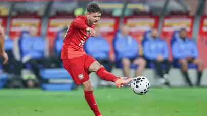 Sebastian Szymanski yıldızlaştı, Polonya 3 puanı aldı