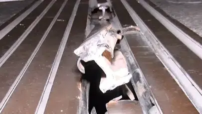 Bayrampaşa'da motosiklet devrildi: 2 kişi yaralandı