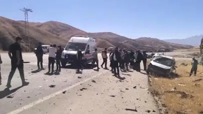 Hakkari Yüksekova'da iki araç çarpıştı: 4 yaralı