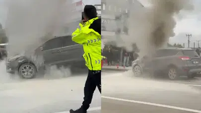 Bursa'da seyir halindeki otomobil alev aldı!