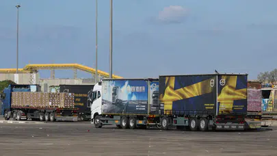 Ateşkes sonrası insani yardım tırları Gazze’ye girdi