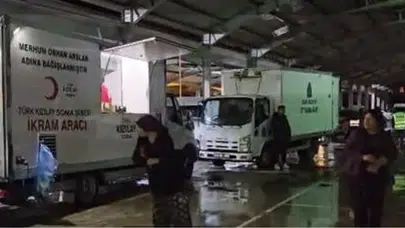 Balıkesir Sındırgı’da 6.1’lik deprem sonrası sağanak yağış vatandaşları zorladı