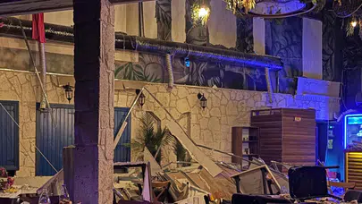 İzmir'de bir eğlence merkezinde duvar çöktü: 6 kişi yaralandı!