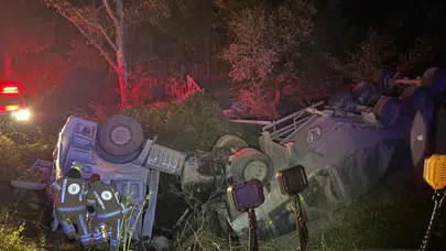 Bursa'da tır şarampole yuvarlandı: 2 yaralı