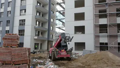 Malatya'da iş kazası: İnşaatta kafasına malzeme düşen işçi yaralandı