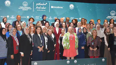 Bakan Göktaş, 'Yükselen Kadınlar: Kendi İşim, Benim İzim' eğitim programına katıldı