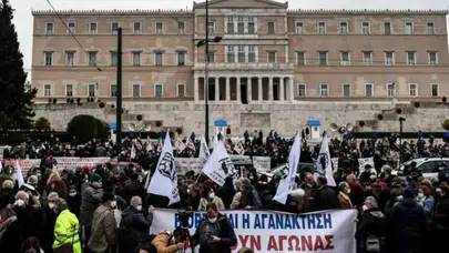 Yunanistan’da 24 saatlik grev başladı!