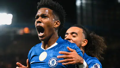 Chelsea, Liverpool'u uzatma dakikalarında devirdi