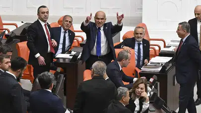 Turhan Çömez kimdir?