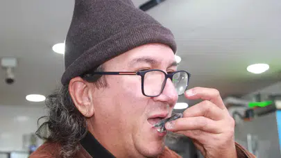 Ordu’da hamsi 70 liraya düştü, vatandaş sevinçten Çiğ hamsi yedi