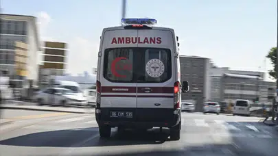 Manisa'da işçi servisi ile hafif ticari araç çarpıştı: 16 işçi yaralandı