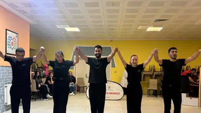 Düzce KYK yurtlarında Karadeniz coşkusu: Öğrenciler horonla eğlendi