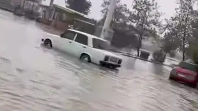 Köyceğiz’de sağanak yağış hayatı felç etti: Göl taştı, sokaklar göle döndü