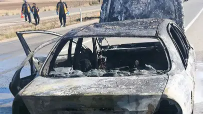 Kırşehir-Ankara karayolunda seyir halindeki otomobil alev aldı