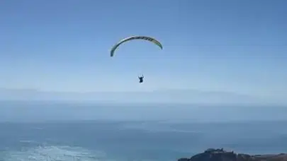 Adilcevaz semalarında görsel şölen: Yamaç paraşütü gösterisi nefes kkesti