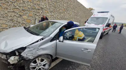 Cenazeye giden ailenin otomobili Kastamonu'da kaza yaptı: 3 yaralı