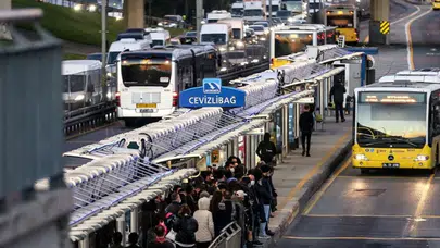 AK Parti, 30 yaş üstü öğrencilerin indirimli ulaşım hakkını yeniden mahkemeye taşıdı!
