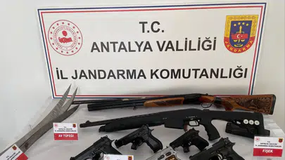 Antalya’da silah operasyonu: 5 tabanca, 3 av tüfeği ele geçirildi