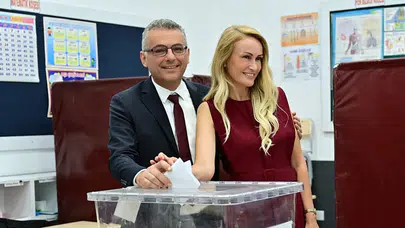 KKTC'nin yeni Cumurbaşkanı Tufan Erhürman’ın eşi kimdir? Nilden Bektaş Erhürman kim, kaç yaşında ve nereli?