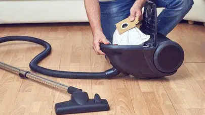 Evde kötü kokulara son: Bu malzemeyi süpürgenize ekleyin, farkı görün!