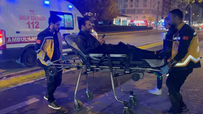 Eskişehir’de kafede bıçaklı saldırı: Yaralı sedyede telefonunu bırakmadı