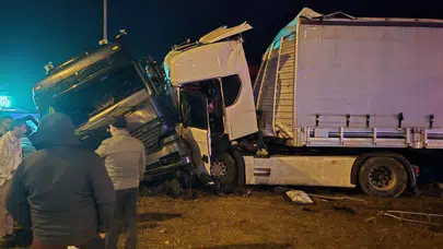 Amasya’da 2 tır çarpıştı: 3 kişi yaralandı!