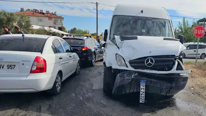 Antalya'da tur minibüsü ile servis aracı çarpıştı: 9 öğrenci yaralandı!