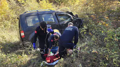 Tokat’ta hafif ticari araç uçuruma yuvarlandı: 2 kişi itfaiye tarafından kurtarıldı