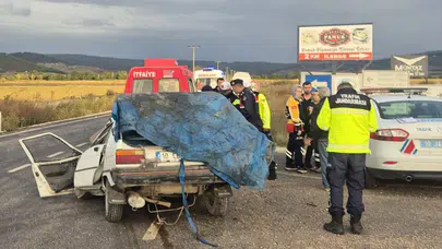 Balıkesir'de öğrenci servisi ile otomobil çarpıştı: 2 ölü, 8 yaralı