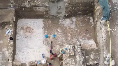 İznik’te yüz yılın keşfi: 400 metrekarelik dev roma mozaiği gün yüzüne çıkarıldı