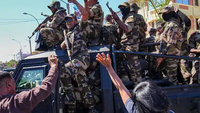 Cumhurbaşkanı gizlice ülkeyi terk etti!